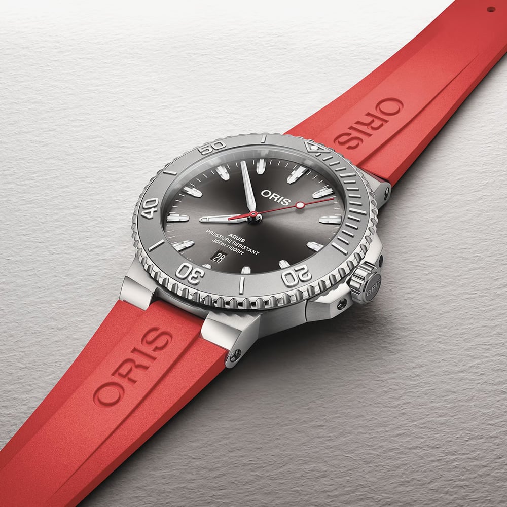 Oris Mens Aquis Date Relief Sunray Grey Dial Red Rubber Strap Watch 01 733 7789 4153-07 4 23 36FC
