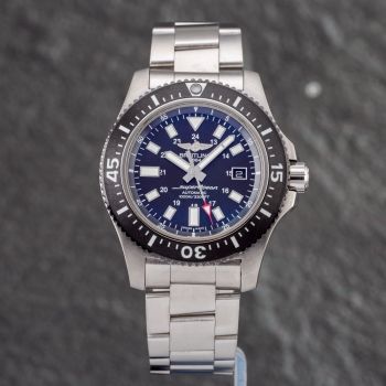 Pre-Owned Breitling Mens Superocean 44 Black Bracelet Watch Y1739310/BF45