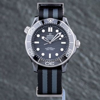Pre-Owned OMEGA Mens Seamaster Black Nato Strap Watch 21092442001002